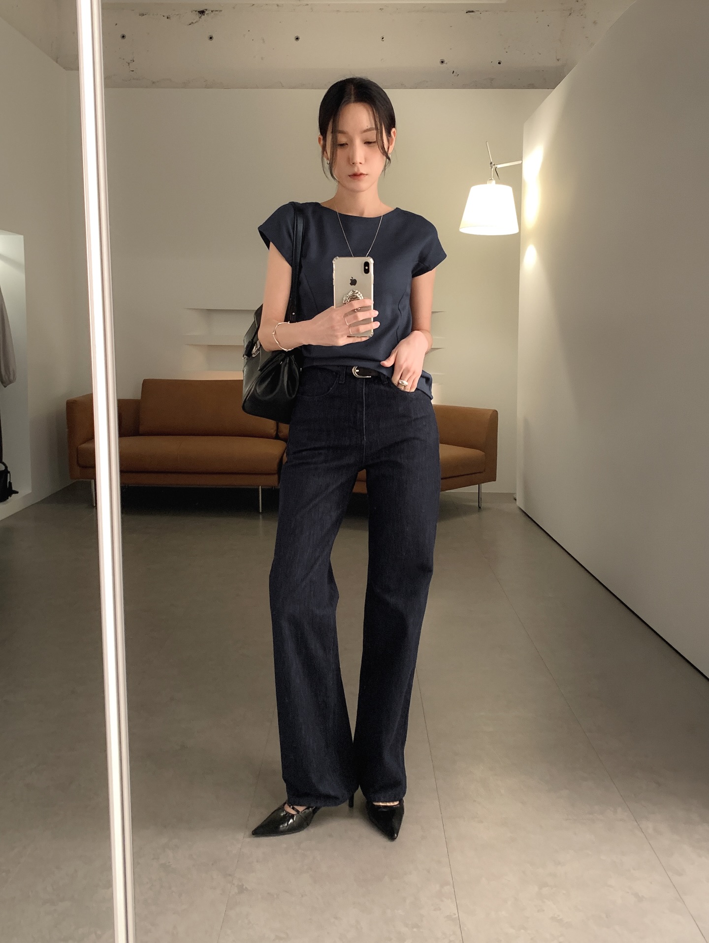 Bí quyết kéo dài chân cho phái đẹp: 4 Mẫu giày không thể thiếu trong tủ đồ - Ảnh 1. Bí quyết kéo dài chân cho phái đẹp: 4 Mẫu giày không thể thiếu trong tủ đồ - Ảnh 1.