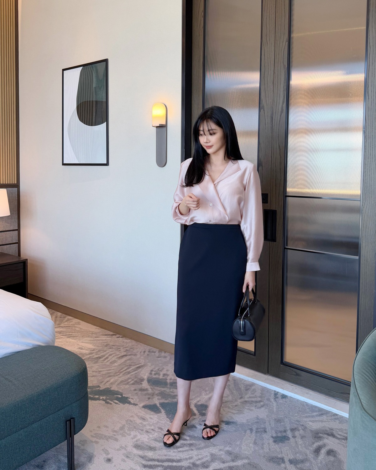 Bí quyết kéo dài chân cho phái đẹp: 4 Mẫu giày không thể thiếu trong tủ đồ - Ảnh 8. Bí quyết kéo dài chân cho phái đẹp: 4 Mẫu giày không thể thiếu trong tủ đồ - Ảnh 8.