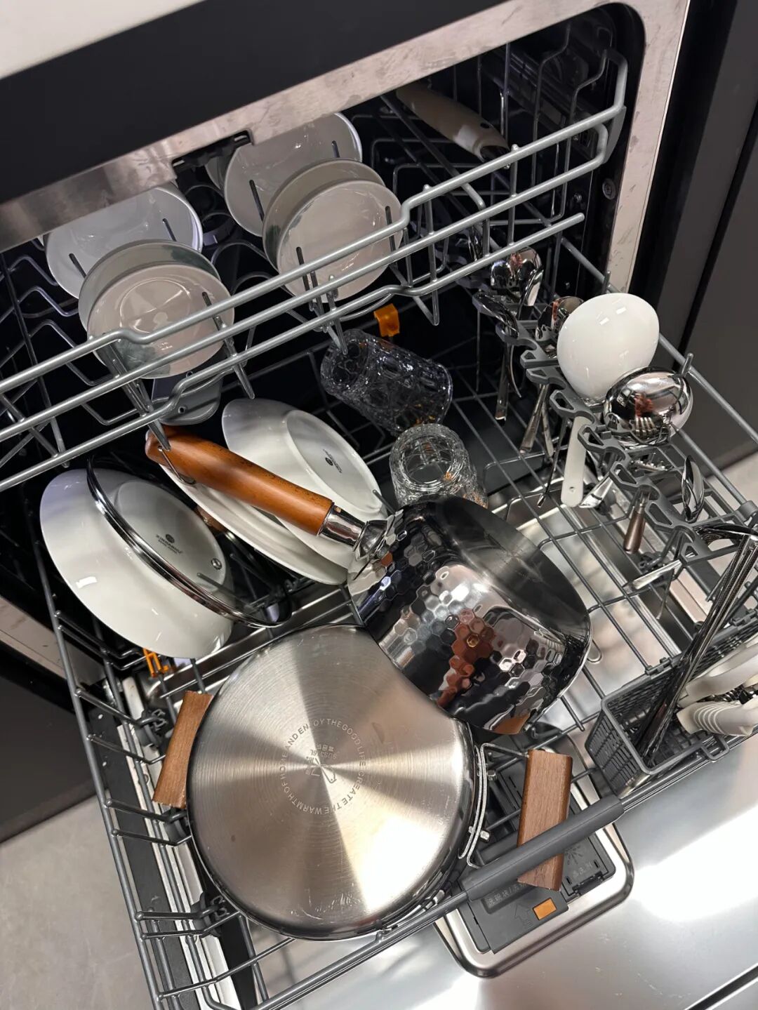 Mua 10 món đồ gia dụng nhưng chỉ dùng 4: Tôi nhận ra mình đã tiêu tiền vì “ảo giác tiện nghi” - Ảnh 5.