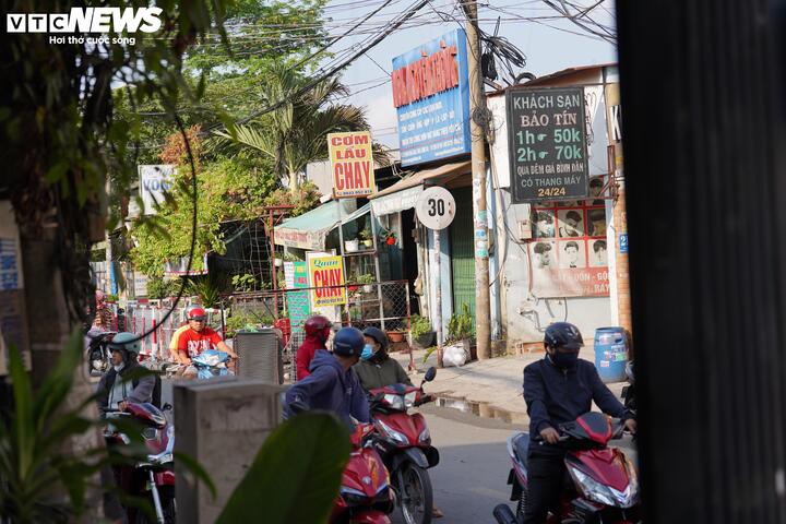 Nh&acirc;n chứng vụ ch&aacute;y qu&aacute;n lẩu chay ở TP . HCM khiến 2 mẹ con tử vong thương t&acirc;m - Ảnh 1.