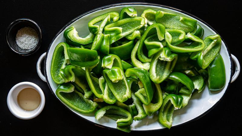 Sốc: Ớt chu&ocirc;ng xanh tưởng v&ocirc; hại lại l&agrave; &ldquo;kho b&aacute;u&rdquo; sức khỏe &iacute;t ai biết - Ảnh 2.