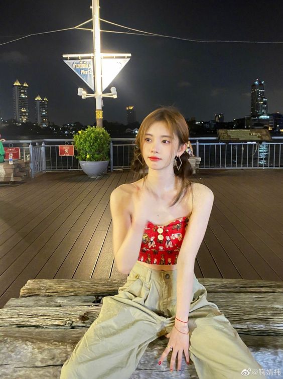 Mỹ nữ Cbiz l&ugrave;n tịt nhưng c&oacute; chi&ecirc;u hack chiều cao l&ecirc;n 1m70 trong 1 nốt nhạc- Ảnh 2.