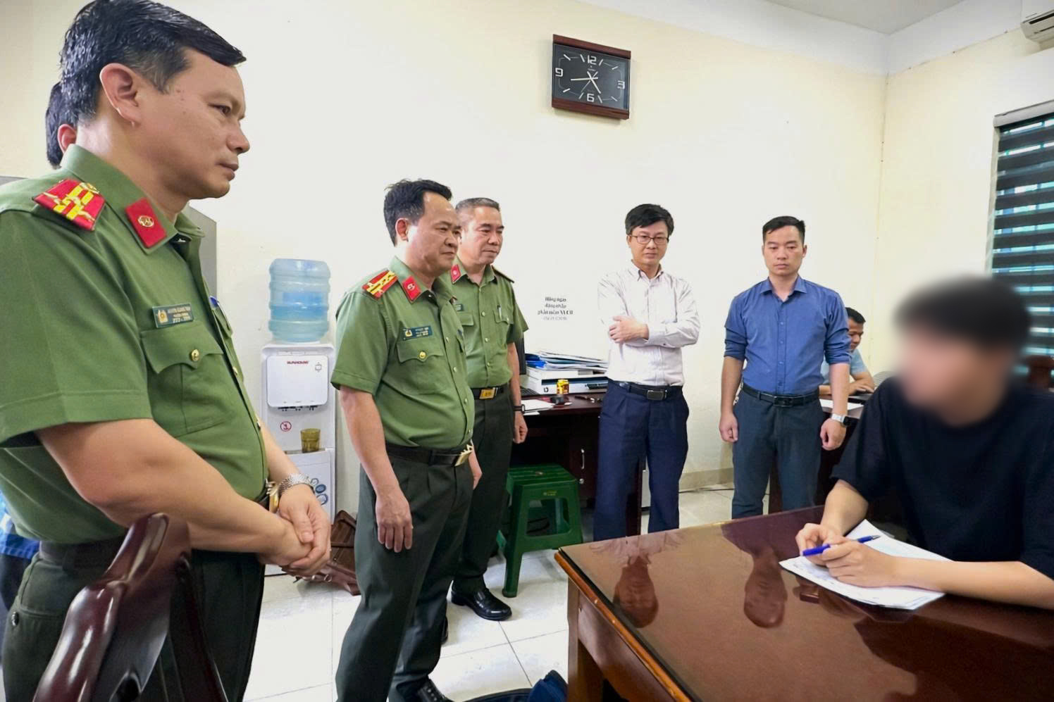 Thanh Ho&aacute;: Kh&aacute;m x&eacute;t khẩn cấp nh&agrave; nam sinh lớp 12 cầm đầu đường d&acirc;y ph&aacute;t t&aacute;n m&atilde; độc to&agrave;n cầu - Ảnh 2.