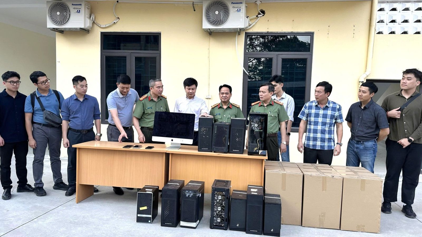 Thanh Ho&aacute;: Kh&aacute;m x&eacute;t khẩn cấp nh&agrave; nam sinh lớp 12 cầm đầu đường d&acirc;y ph&aacute;t t&aacute;n m&atilde; độc to&agrave;n cầu - Ảnh 4.