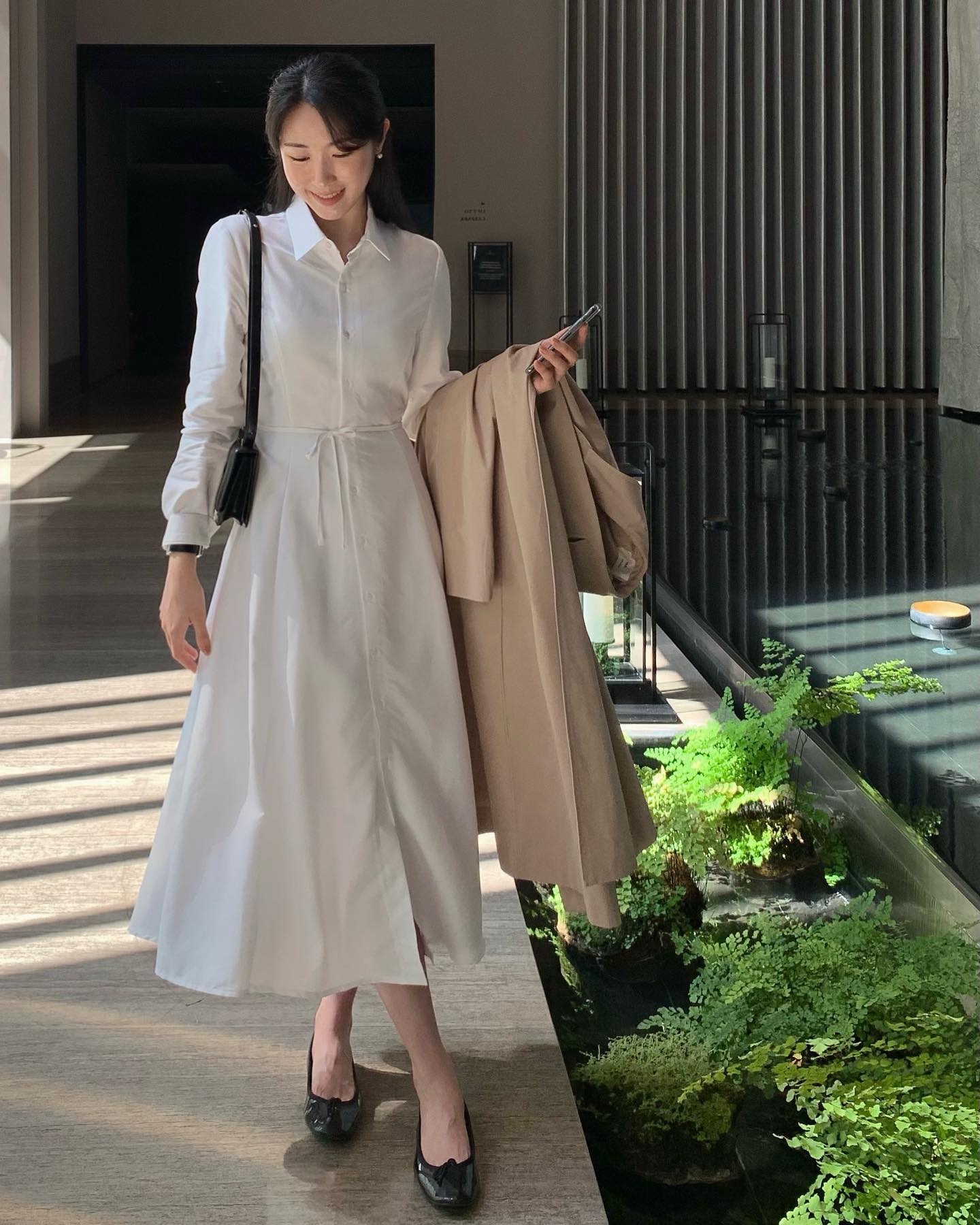 4 Mẫu váy liền công sở đẹp không bao giờ lỗi mốt cho năm 2026 - Ảnh 6. 4 Mẫu váy liền công sở đẹp không bao giờ lỗi mốt cho năm 2026 - Ảnh 6.