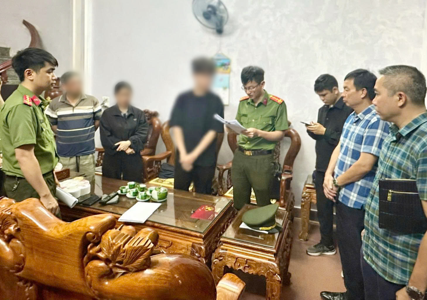 Thanh Ho&aacute;: Kh&aacute;m x&eacute;t khẩn cấp nh&agrave; nam sinh lớp 12 cầm đầu đường d&acirc;y ph&aacute;t t&aacute;n m&atilde; độc to&agrave;n cầu - Ảnh 1.