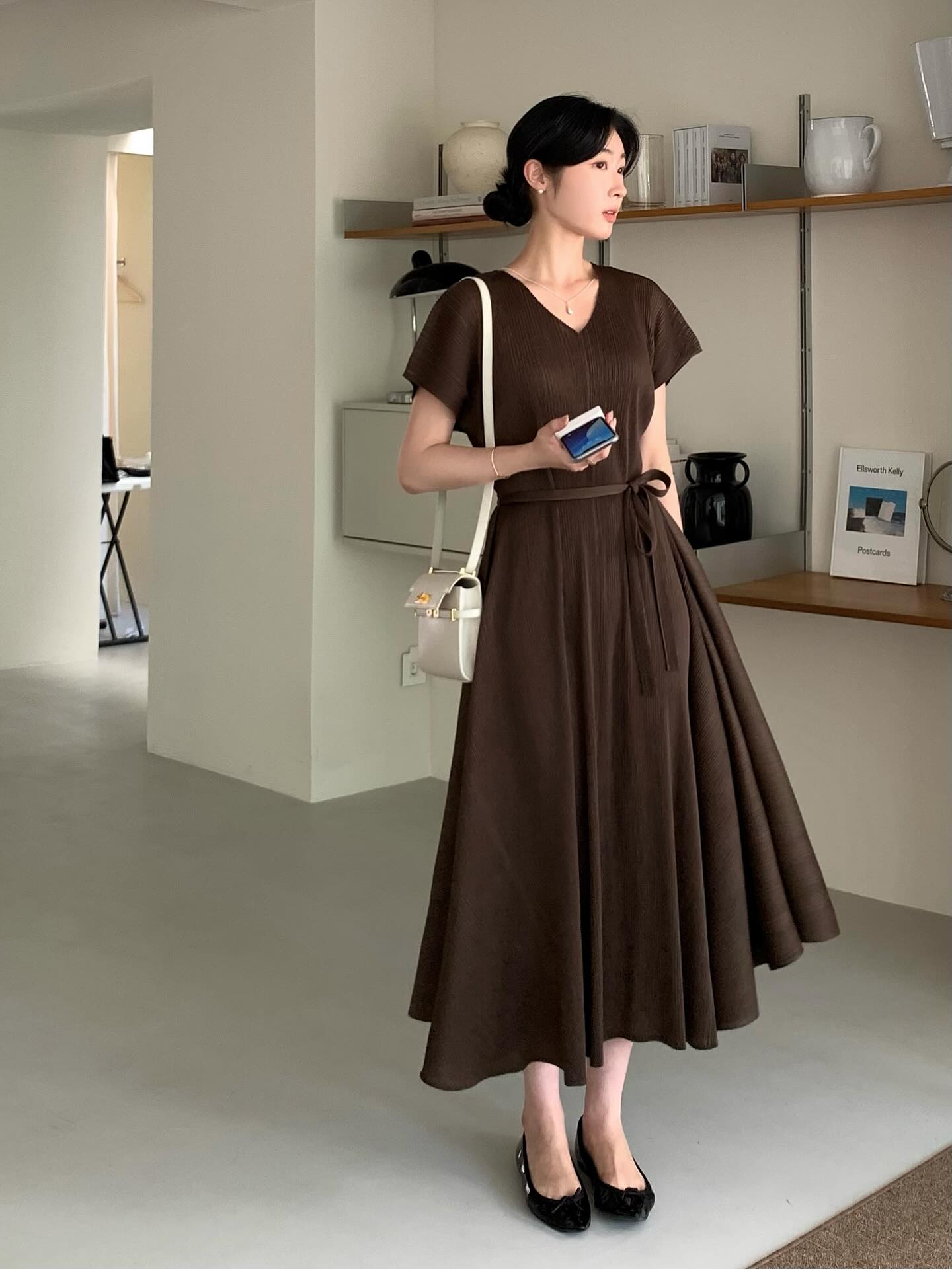 4 Mẫu váy liền công sở đẹp không bao giờ lỗi mốt cho năm 2026 - Ảnh 9. 4 Mẫu váy liền công sở đẹp không bao giờ lỗi mốt cho năm 2026 - Ảnh 9.