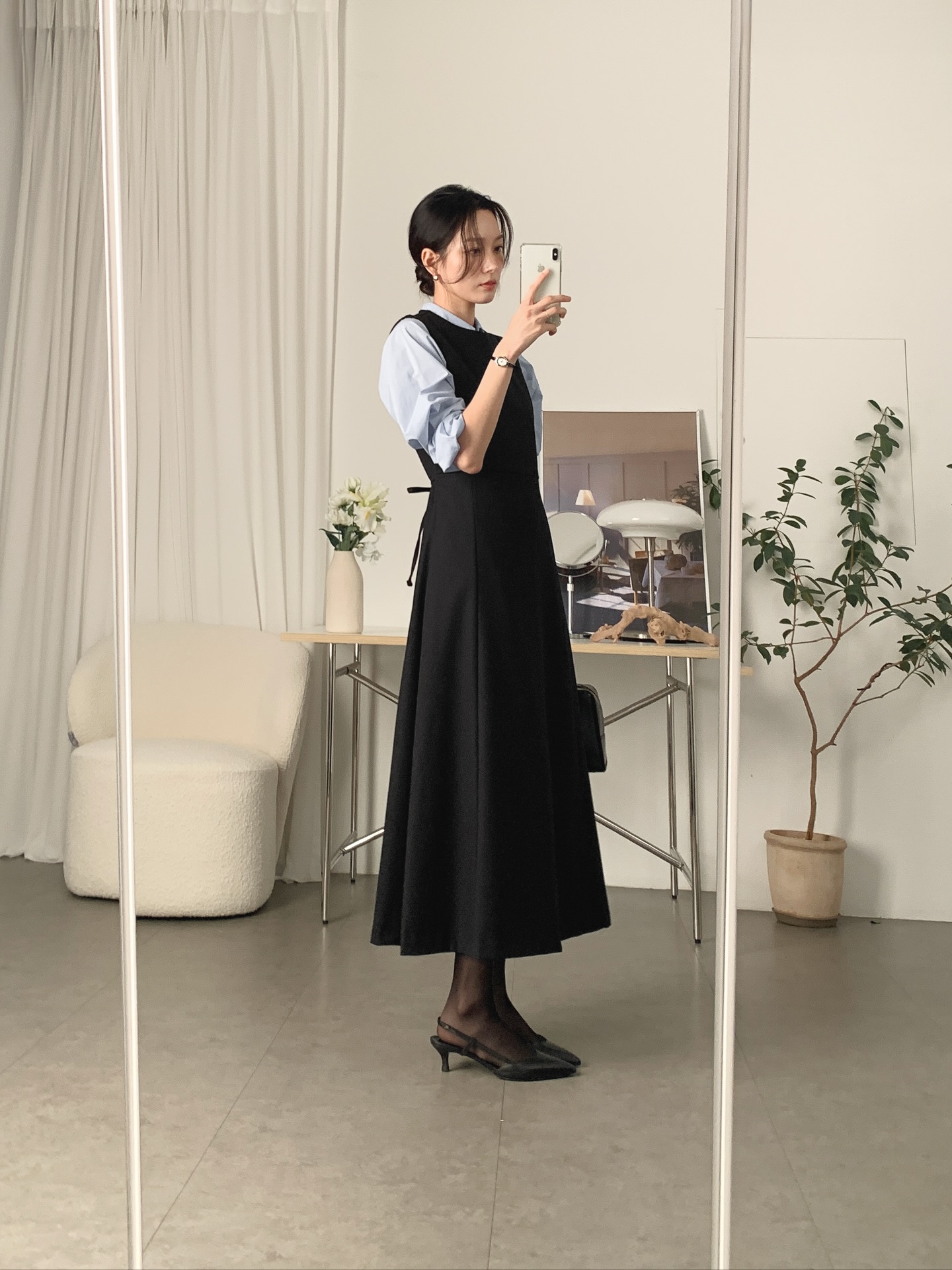 4 Mẫu váy liền công sở đẹp không bao giờ lỗi mốt cho năm 2026 - Ảnh 2. 4 Mẫu váy liền công sở đẹp không bao giờ lỗi mốt cho năm 2026 - Ảnh 2.