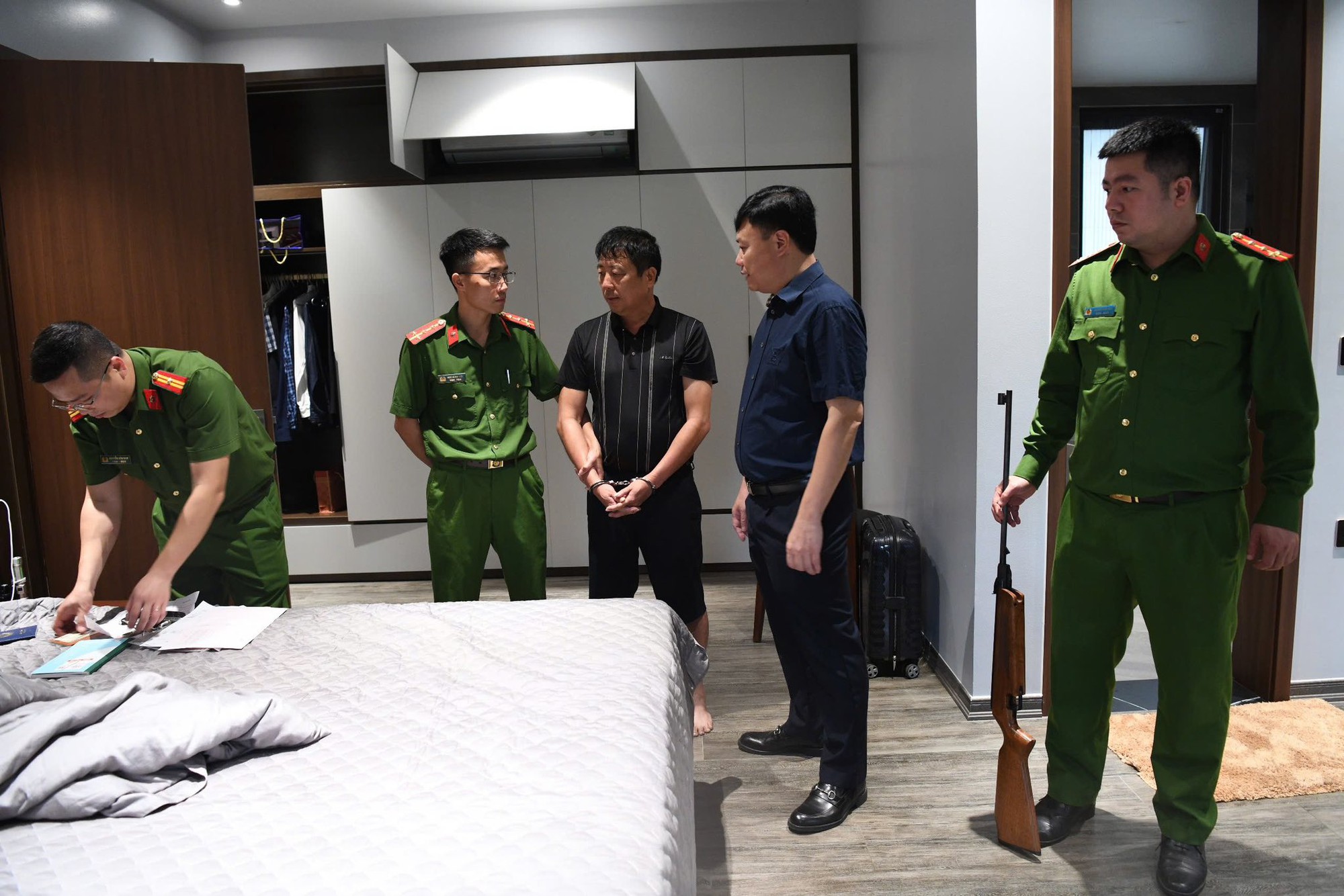 Ch&acirc;n dung 10 Gi&aacute;m đốc, Ph&oacute; Gi&aacute;m đốc, kế to&aacute;n vừa bị C&ocirc;ng an bắt khẩn cấp trong chuy&ecirc;n &aacute;n đặc biệt lớn - Ảnh 8.