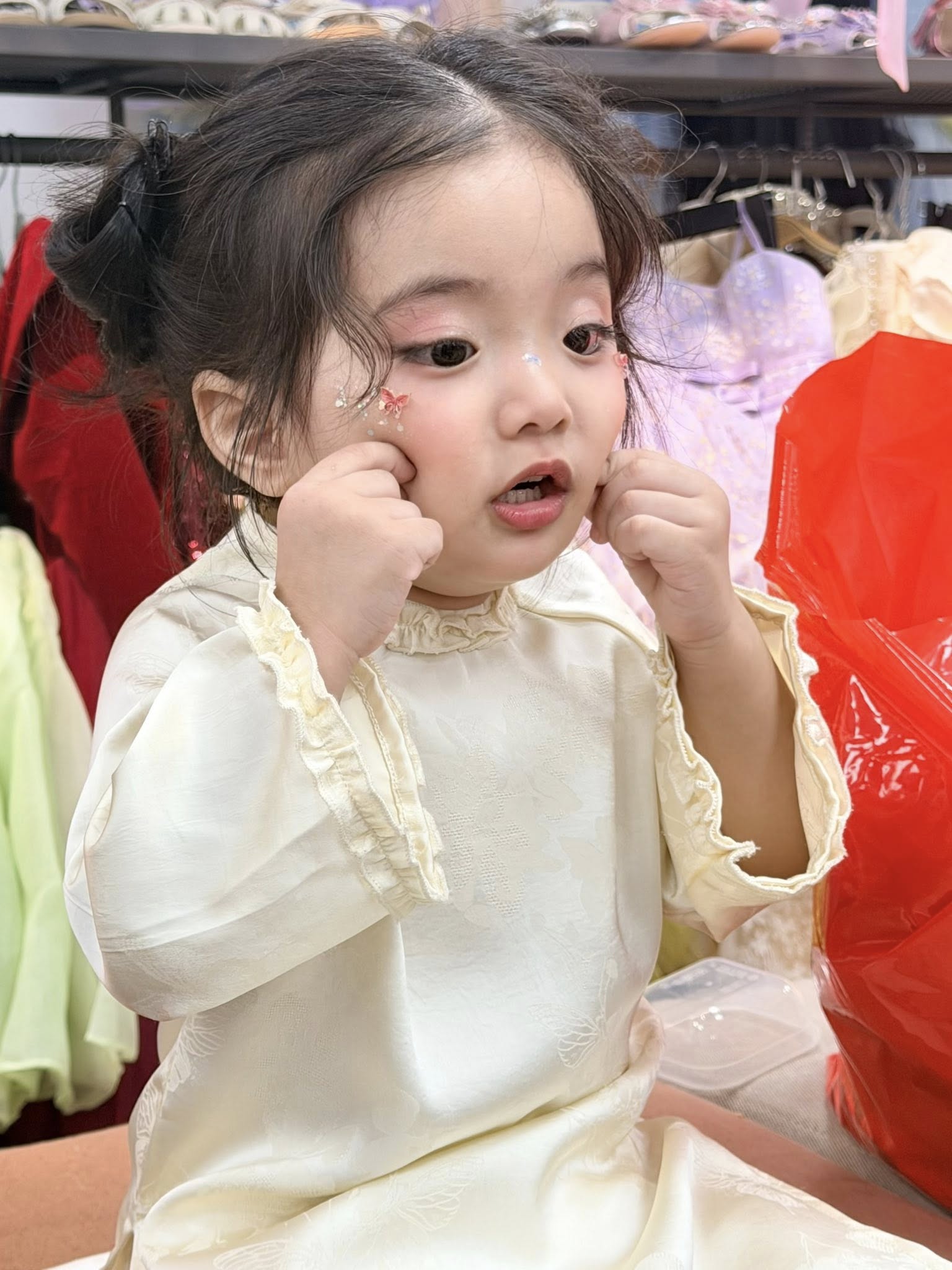 Lisa nh&agrave; Kh&aacute;nh Thi - Phan Hiển 