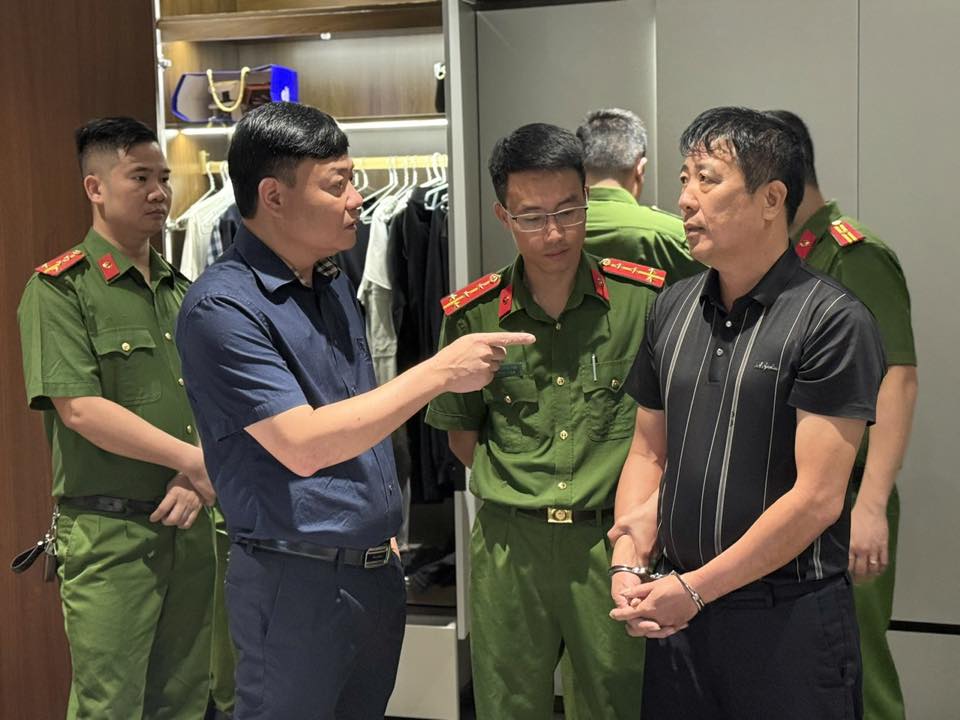 Ch&acirc;n dung 10 Gi&aacute;m đốc, Ph&oacute; Gi&aacute;m đốc, kế to&aacute;n vừa bị C&ocirc;ng an bắt khẩn cấp trong chuy&ecirc;n &aacute;n đặc biệt lớn - Ảnh 7.