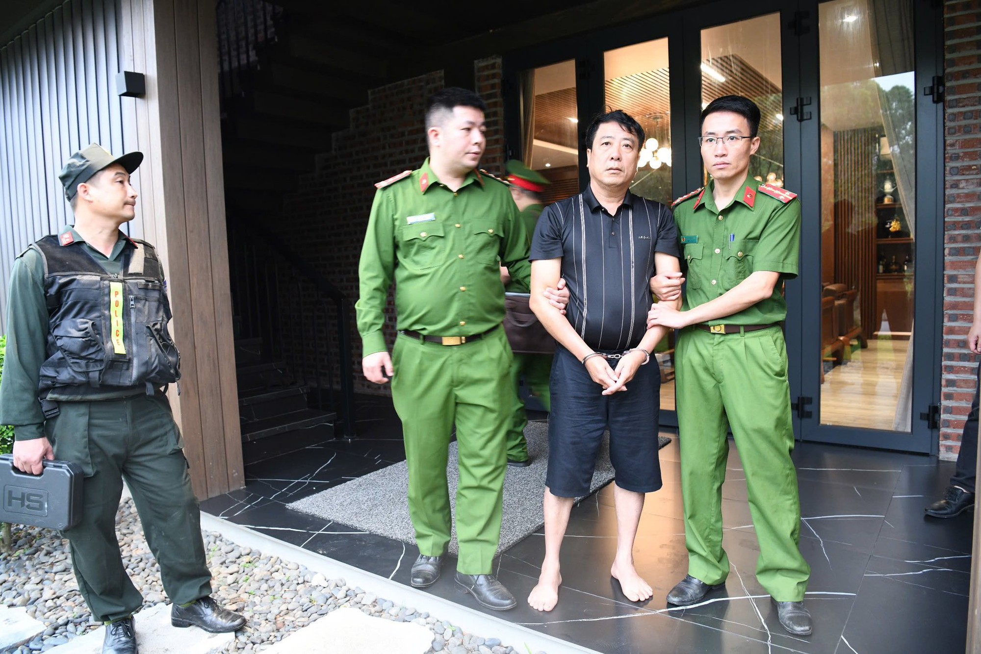 Ch&acirc;n dung 10 Gi&aacute;m đốc, Ph&oacute; Gi&aacute;m đốc, kế to&aacute;n vừa bị C&ocirc;ng an bắt khẩn cấp trong chuy&ecirc;n &aacute;n đặc biệt lớn - Ảnh 6.