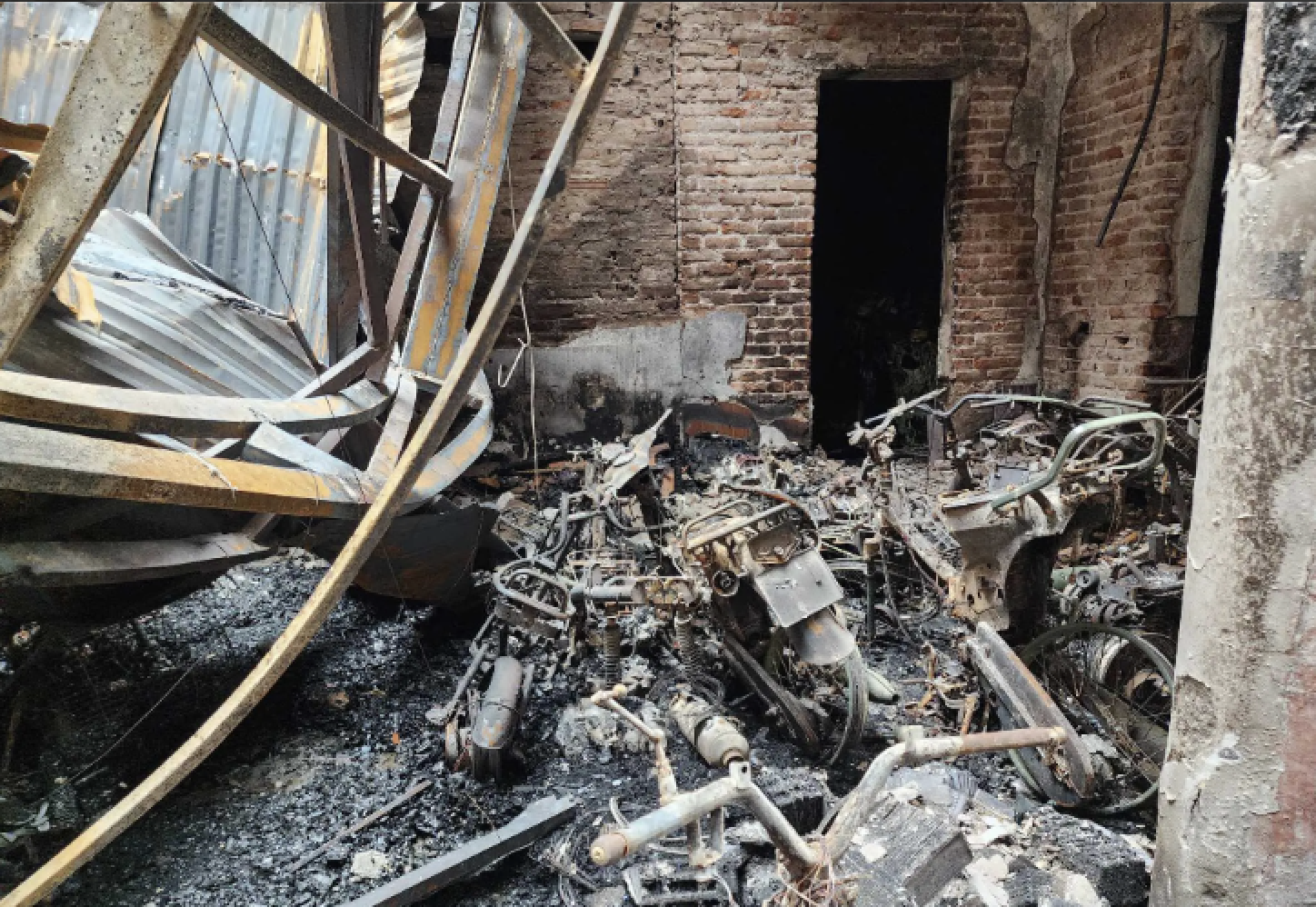 Vụ ch&aacute;y Trung K&iacute;nh l&agrave;m 15 người chết: Cựu c&aacute;n bộ Cảnh s&aacute;t hầu t&ograve;a v&igrave; thiếu tr&aacute;ch nhiệm - Ảnh 1.