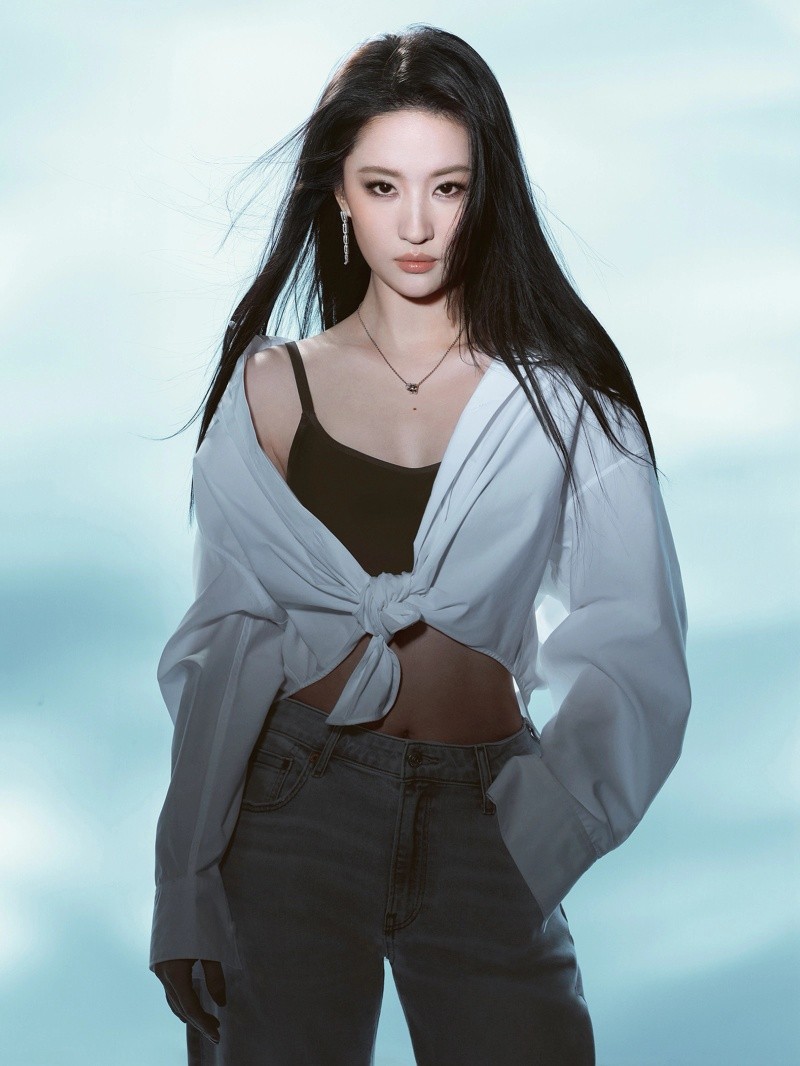 Lưu Diệc Phi eo thắt cơ thể vẫn đầy đặn khiến hội chị em 