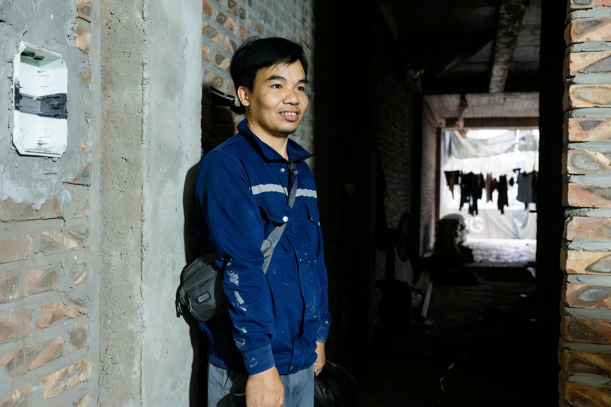 Gặp nh&oacute;m thợ x&acirc;y h&oacute;a 