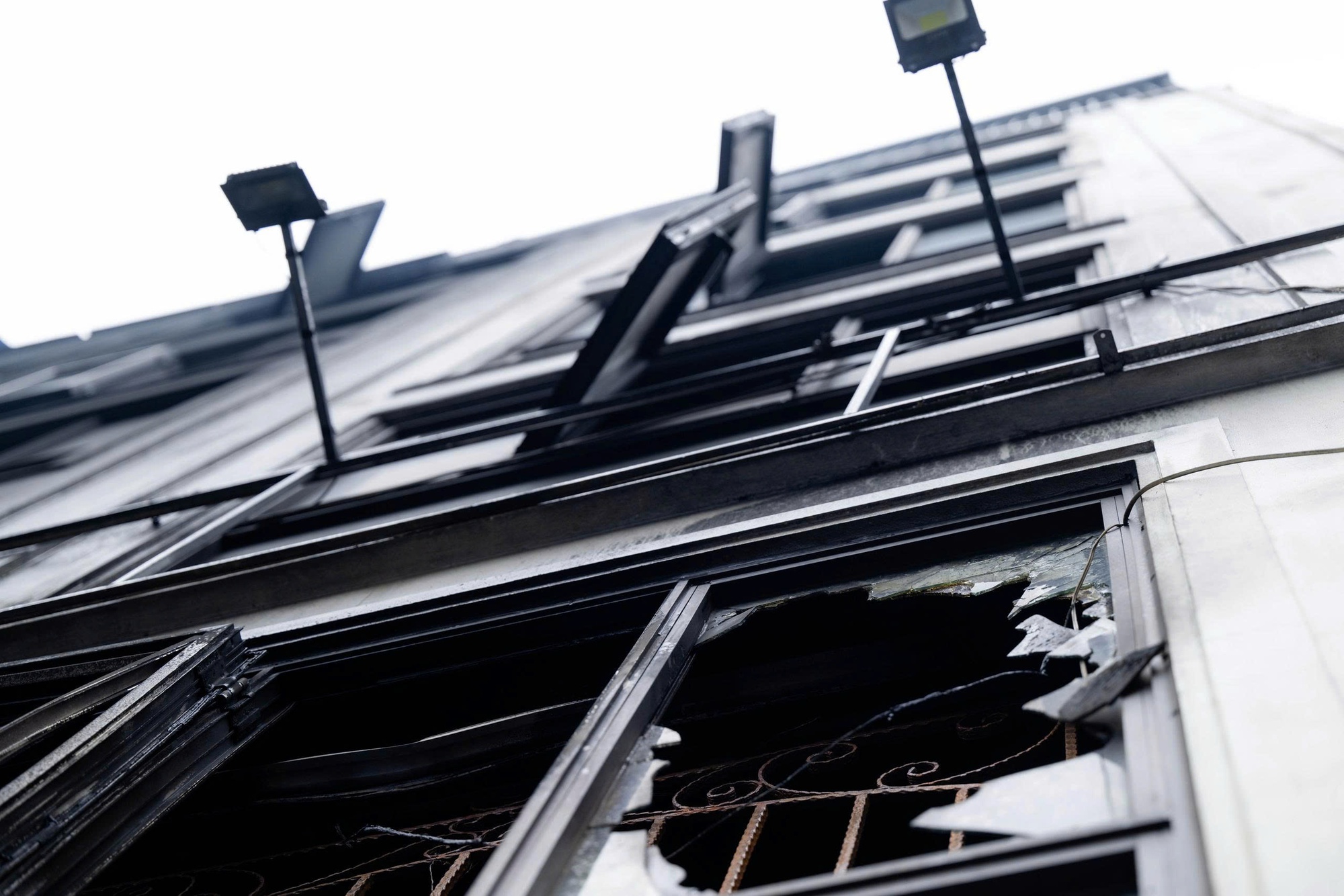 Gặp nh&oacute;m thợ x&acirc;y h&oacute;a 