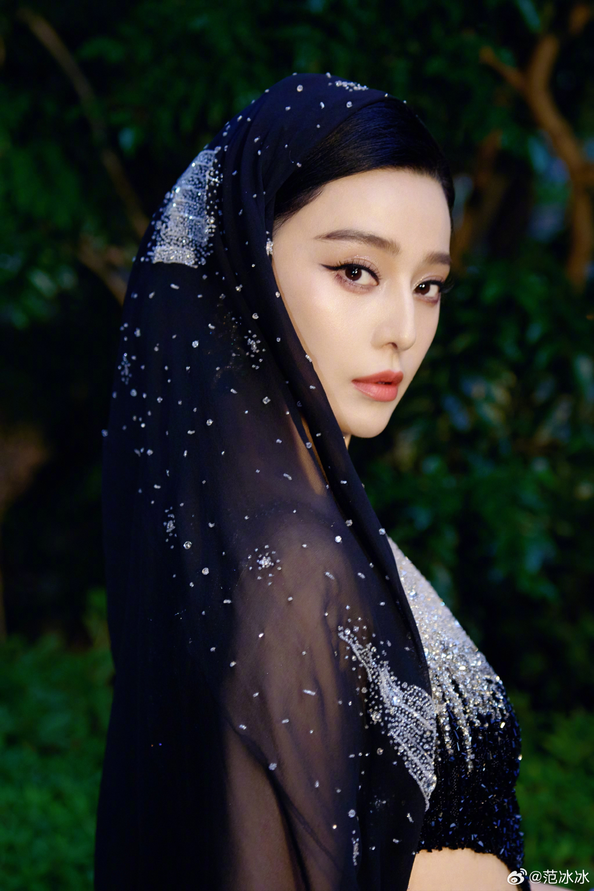 Phạm Băng Băng v&agrave; đạo diễn Hwang Dong Hyuk: Mối quan hệ đầy nghi vấn tại sự kiện 2026 - Ảnh 3.