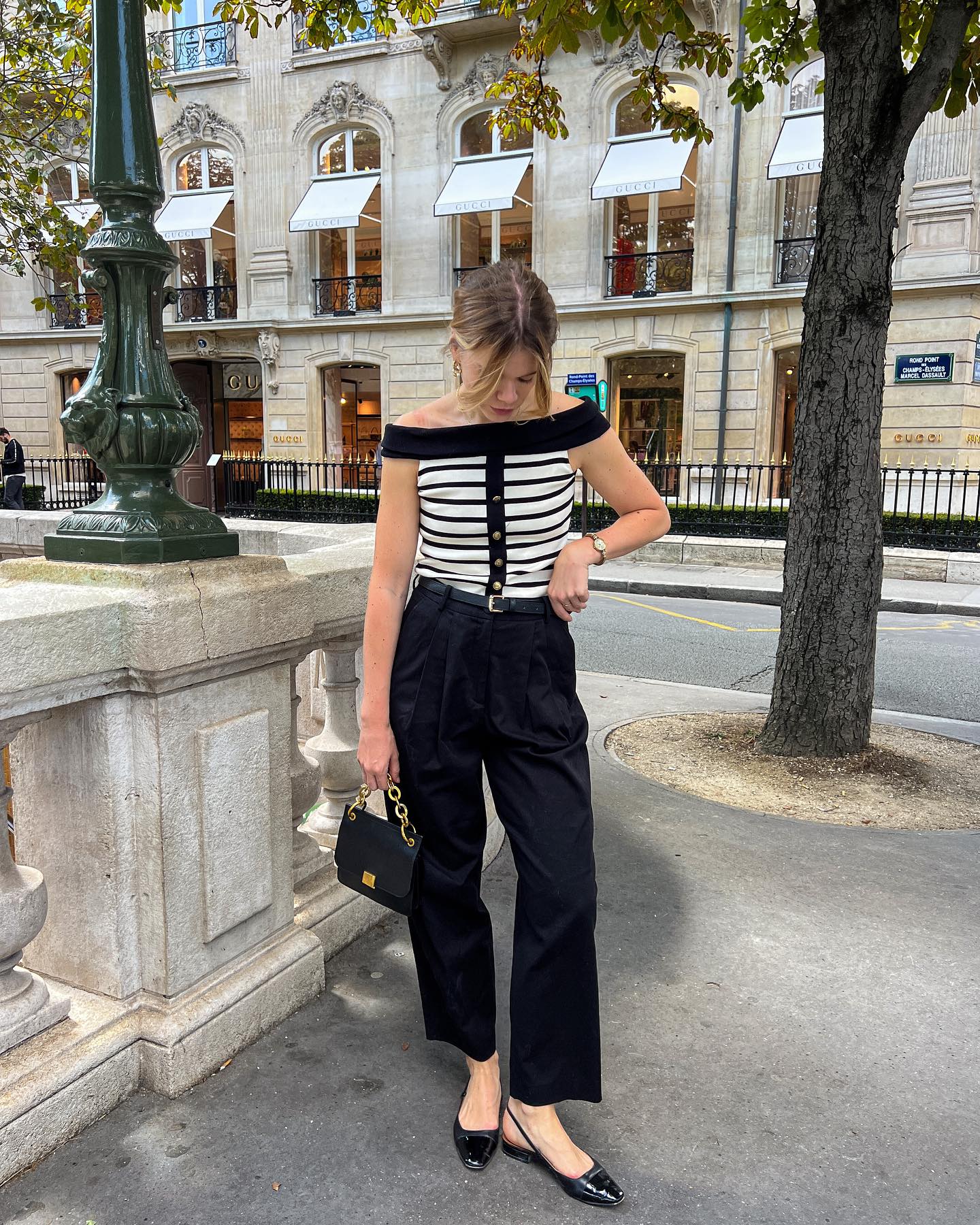 Phụ nữ Pháp mix quần ống suông với áo gì để luôn đẹp và thanh lịch năm 2026 - Ảnh 10. Phụ nữ Pháp mix quần ống suông với áo gì để luôn đẹp và thanh lịch năm 2026 - Ảnh 10.