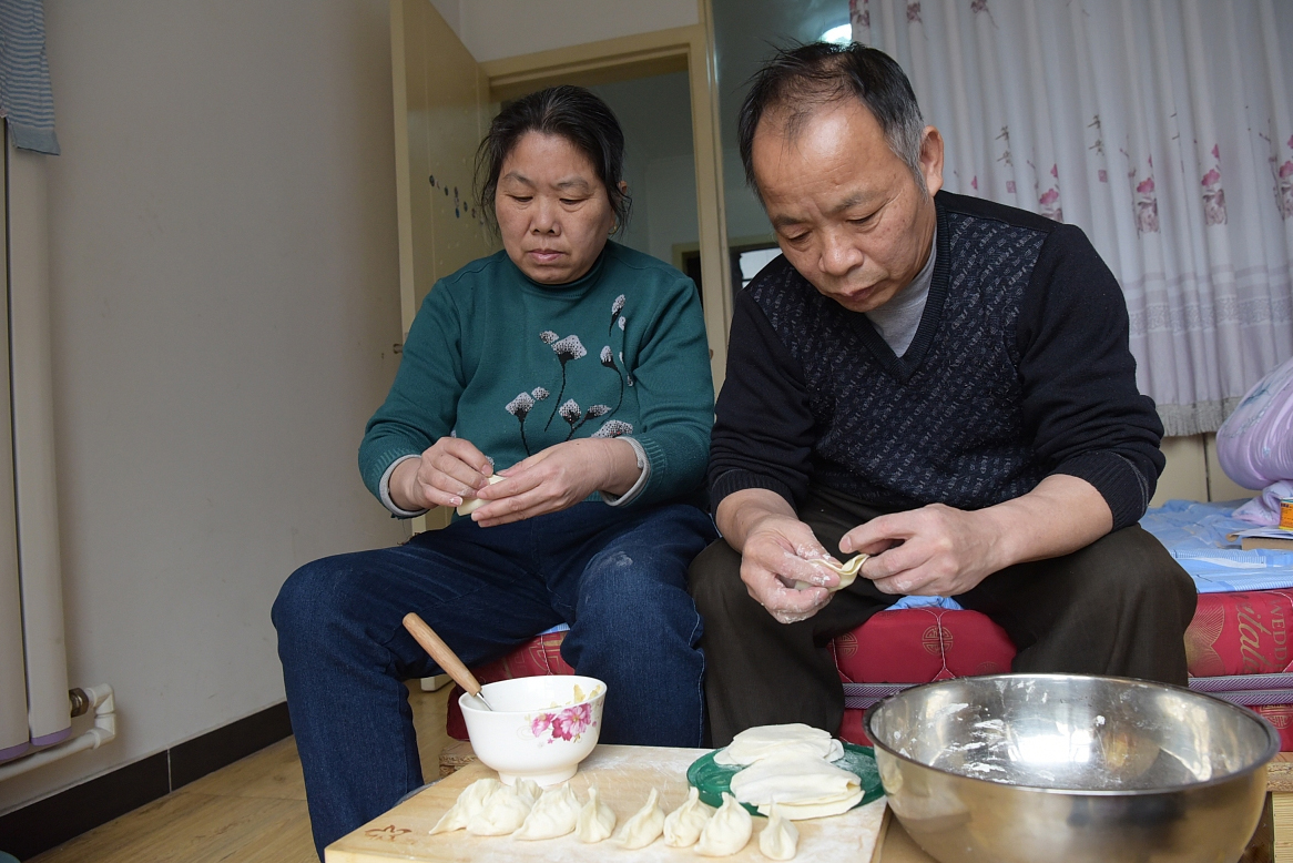 B&aacute;n nh&agrave; về ở c&ugrave;ng con trai: 3 năm sau, người đ&agrave;n &ocirc;ng 70 tuổi rơi v&agrave;o cảnh kh&ocirc;ng c&ograve;n nơi để về - Ảnh 3.