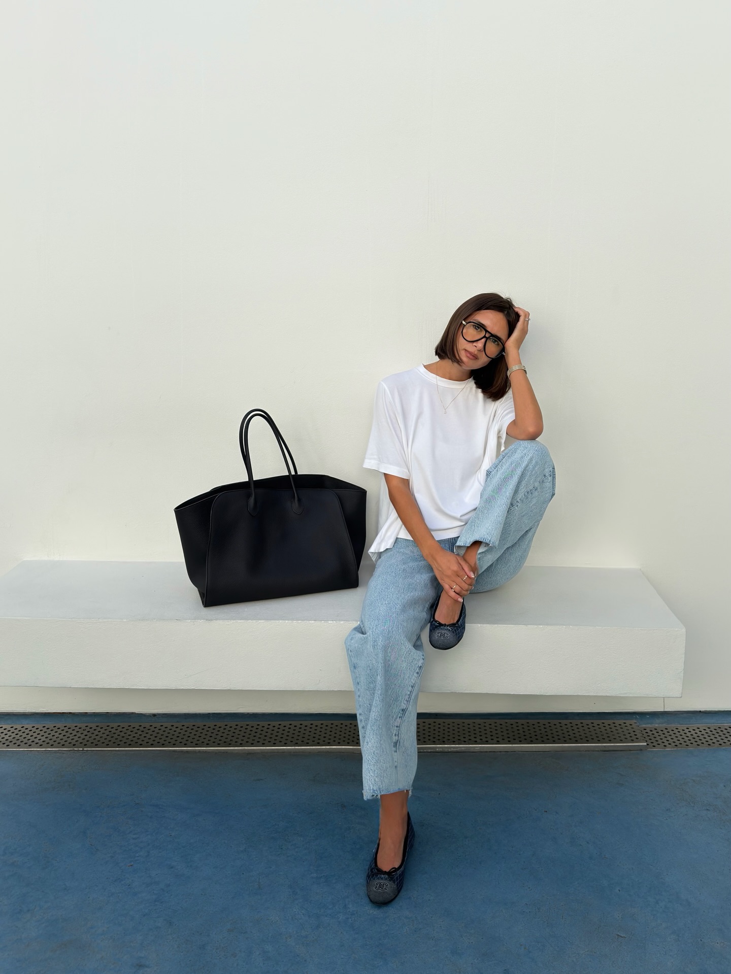 Phụ nữ Pháp mix quần ống suông với áo gì để luôn đẹp và thanh lịch năm 2026 - Ảnh 7. Phụ nữ Pháp mix quần ống suông với áo gì để luôn đẹp và thanh lịch năm 2026 - Ảnh 7.