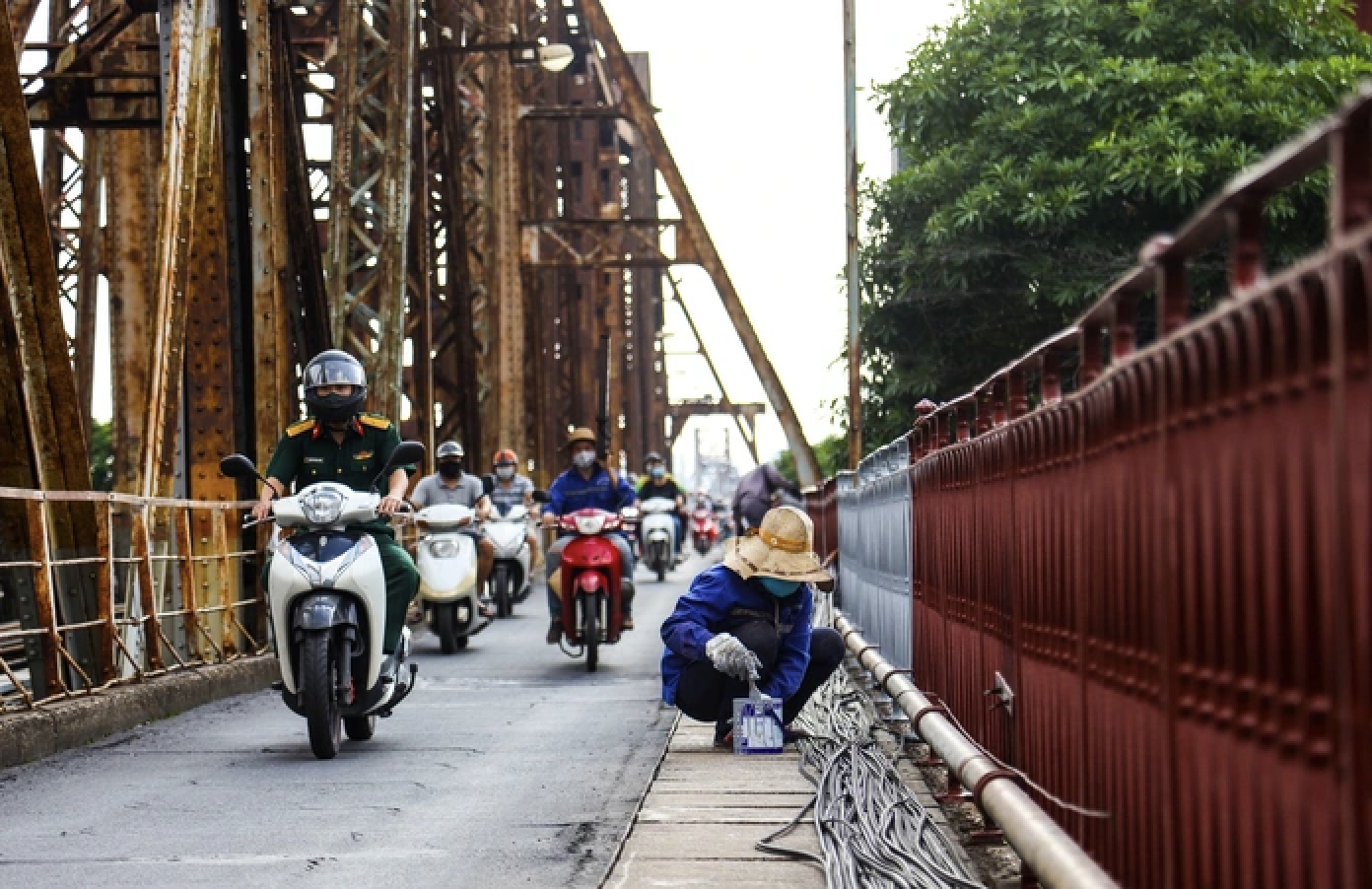 H&agrave; Nội cấm to&agrave;n bộ phương tiện qua cầu Long Bi&ecirc;n 60 ng&agrave;y để sửa chữa - Ảnh 1.