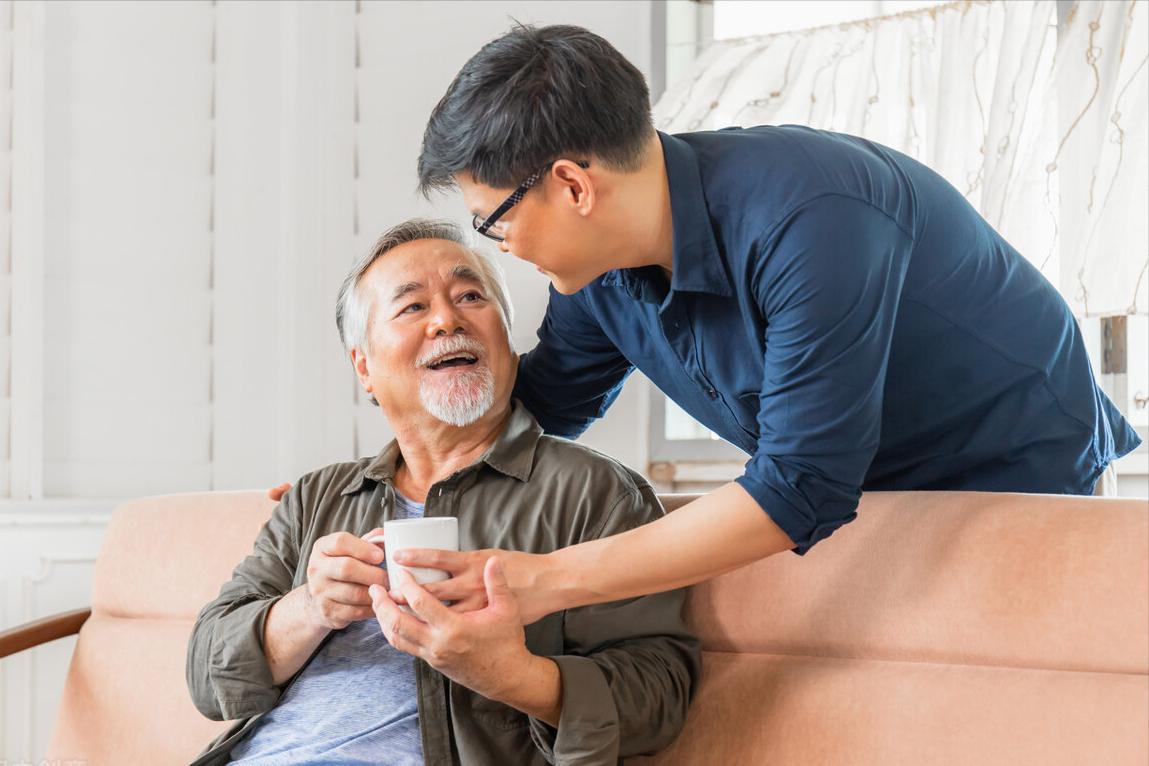 B&aacute;n nh&agrave; về ở c&ugrave;ng con trai: 3 năm sau, người đ&agrave;n &ocirc;ng 70 tuổi rơi v&agrave;o cảnh kh&ocirc;ng c&ograve;n nơi để về - Ảnh 2.