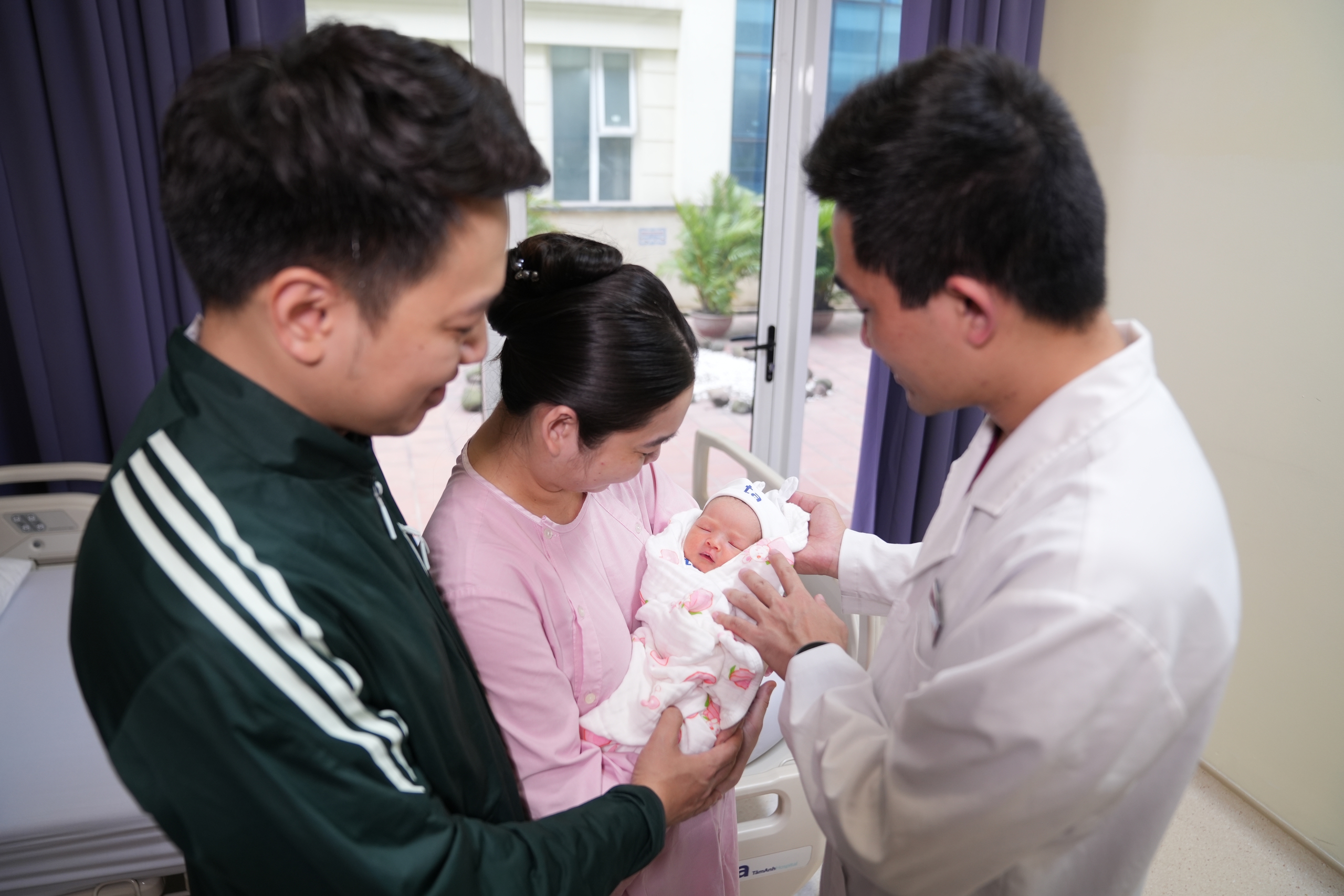 Người mẹ kiên cường và 'em bé cứu tinh' mang sứ mệnh chữa bệnh hiếm cho chị gái - Ảnh 6.