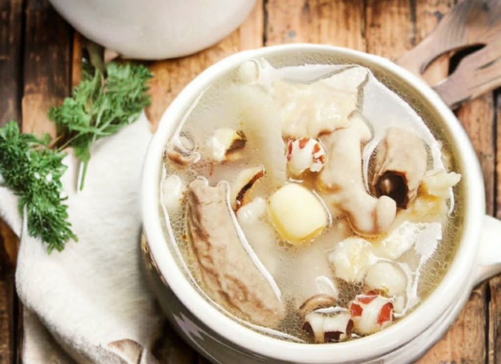 Thấy da mặt t&aacute;i nhợt thiếu sức sống, h&atilde;y nấu 3 m&oacute;n canh gi&uacute;p kiện tỳ dưỡng gan v&agrave; d&ugrave;ng lu&acirc;n phi&ecirc;n li&ecirc;n tục trong nửa th&aacute;ng - Ảnh 4.