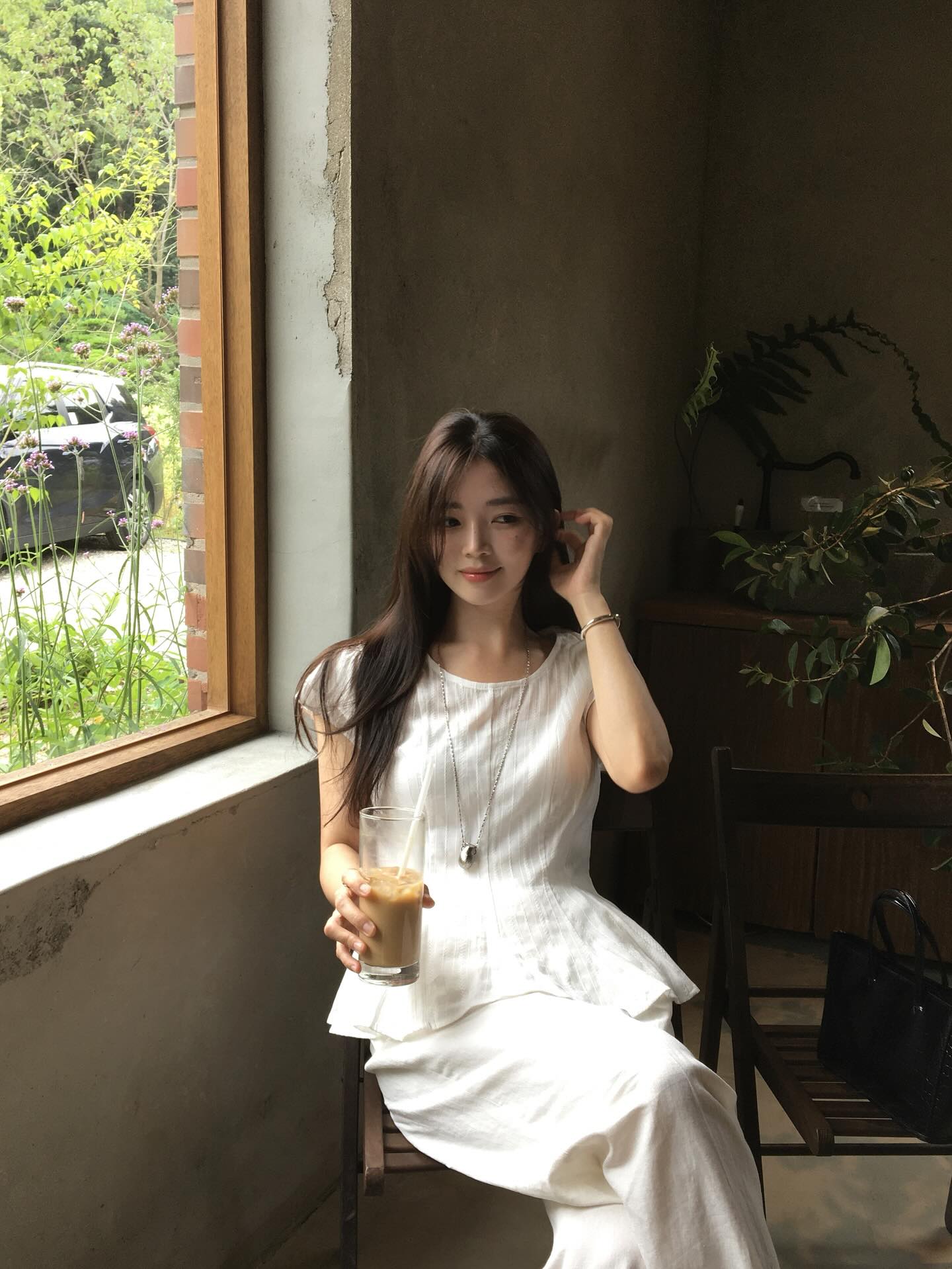 5 Công thức mặc đồ mùa hè giúp chị em hack tuổi hiệu quả năm 2026 - Ảnh 7. 5 Công thức mặc đồ mùa hè giúp chị em hack tuổi hiệu quả năm 2026 - Ảnh 7.