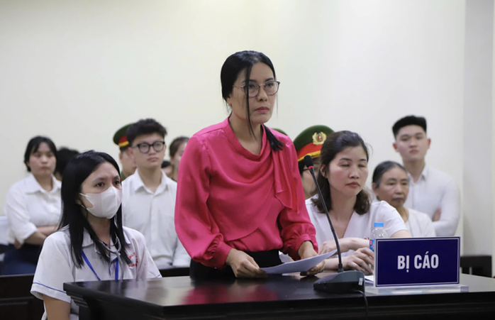 Nữ cựu Hiệu trưởng THCS Ba Đ&igrave;nh lĩnh &aacute;n 3 năm t&ugrave; v&igrave; thu tiền học th&ecirc;m tr&aacute;i quy định - Ảnh 1.