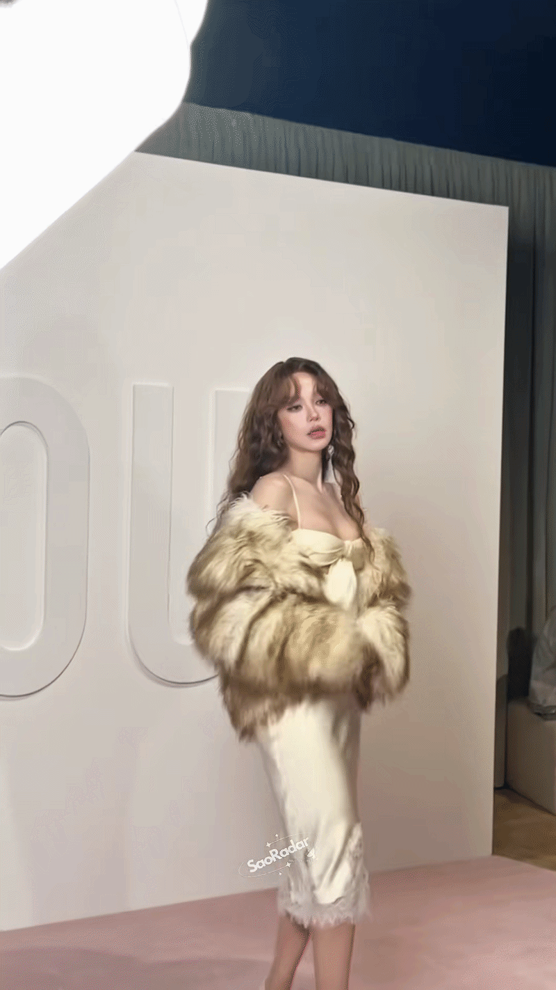 Minh Hằng v&agrave; Ngọc Trinh bị cam thường hại - Ảnh 4.