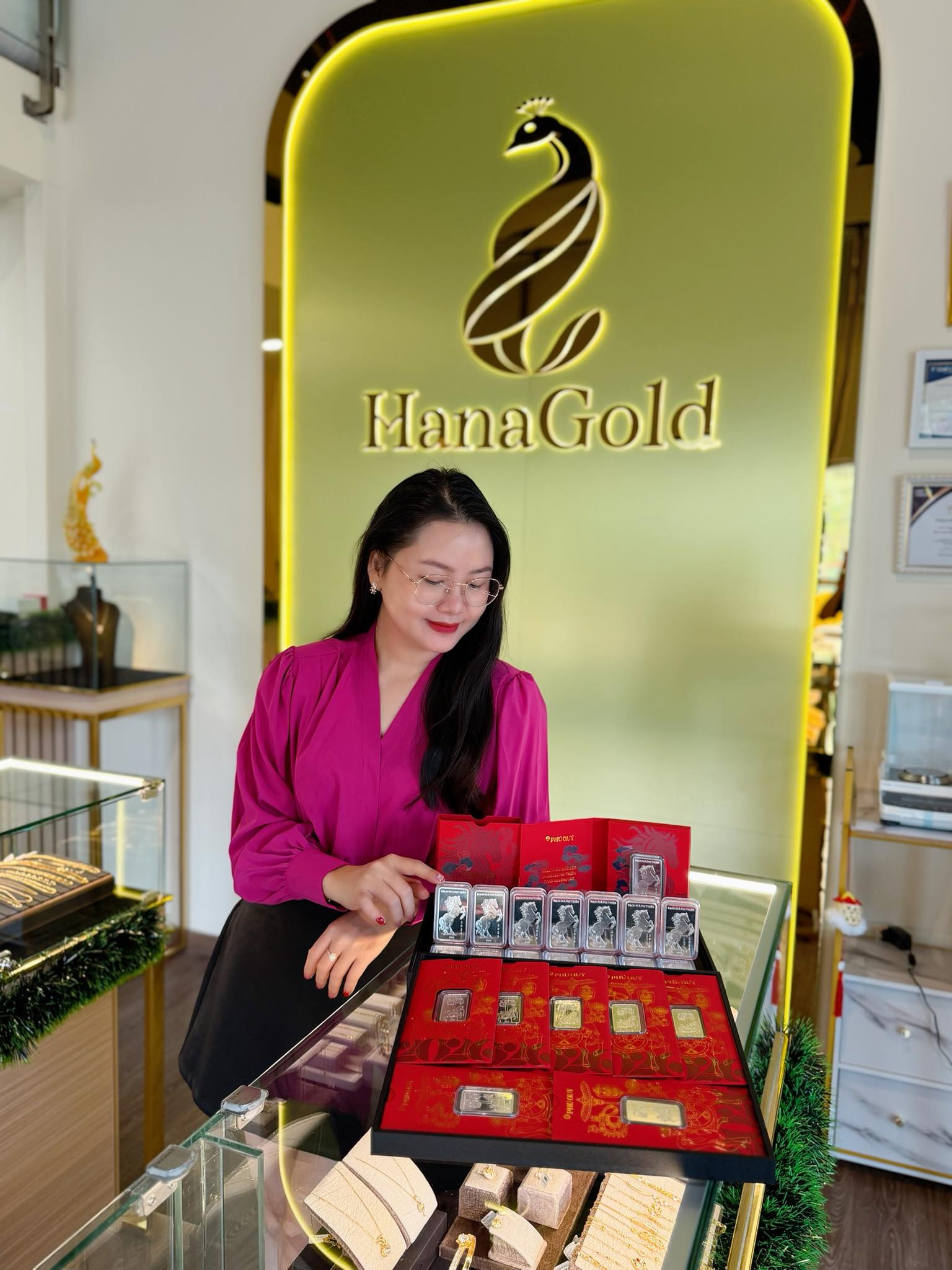 Hana Ng&ocirc; k&ecirc;u gọi đầu tư v&agrave;ng trước khi bị bắt: C&acirc;u chuyện g&acirc;y chấn động x&atilde; hội - Ảnh 1.