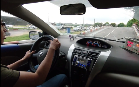 Người đ&agrave;n &ocirc;ng thi bằng l&aacute;i xe 139 lần trong 9 năm mới vượt qua phần l&yacute; thuyết - Ảnh 3.