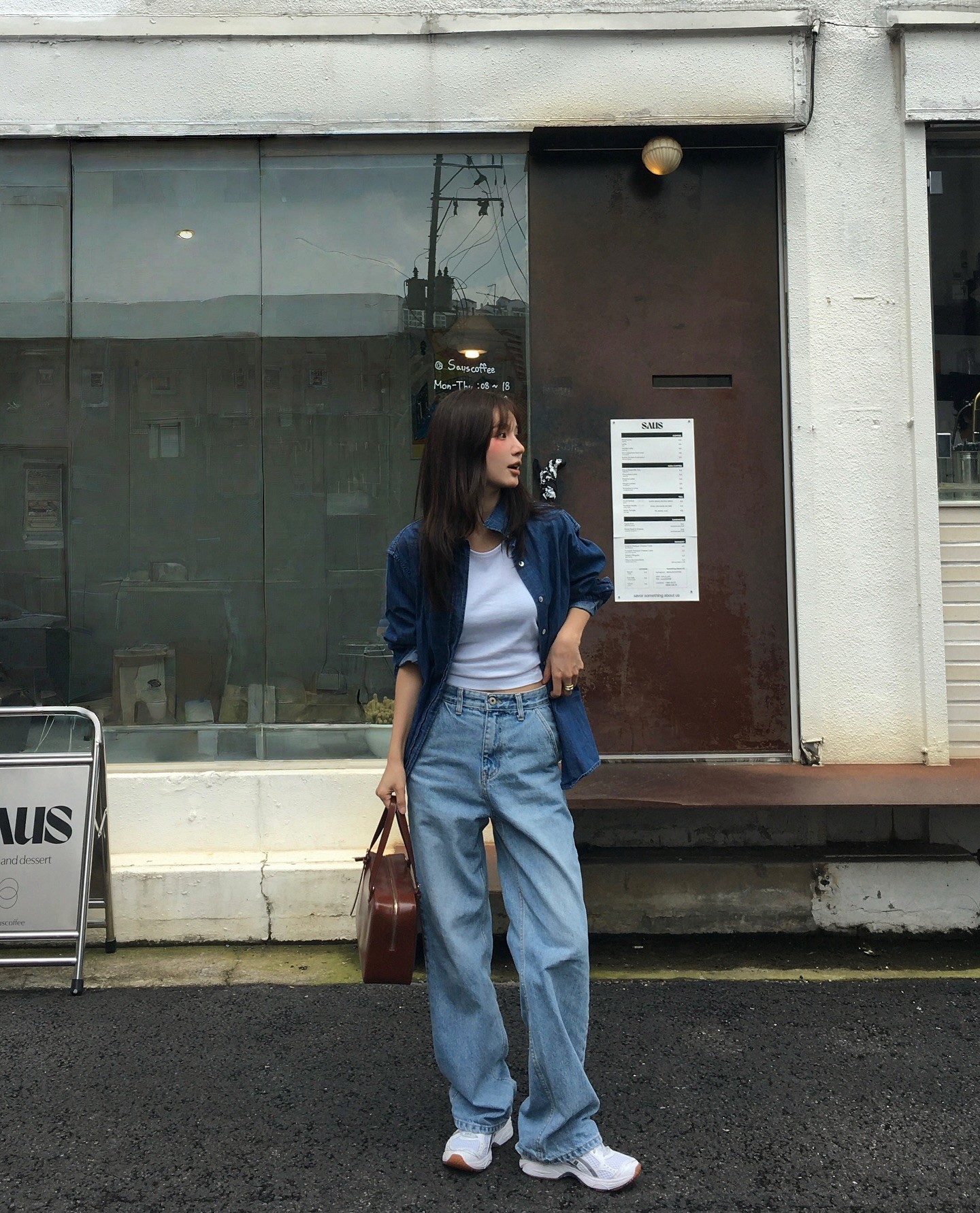 4 Kiểu giày mùa hè hoàn hảo để mix với quần ống rộng giúp bạn xinh đẹp hơn - Ảnh 11. 4 Kiểu giày mùa hè hoàn hảo để mix với quần ống rộng giúp bạn xinh đẹp hơn - Ảnh 11.