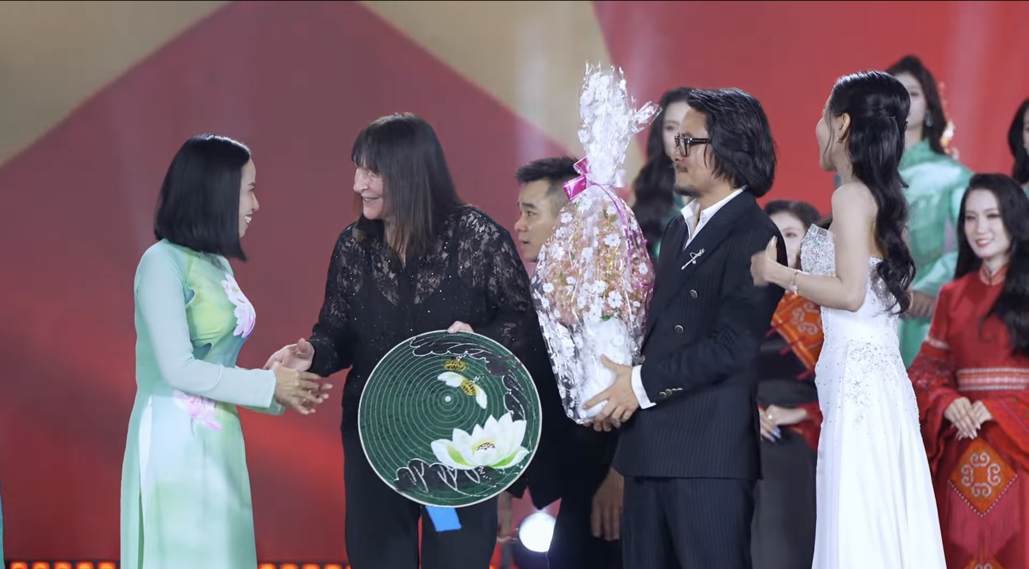 Phương Oanh đăng quang Miss World Vietnam 2025- Ảnh 12. Phương Oanh đăng quang Miss World Vietnam 2025- Ảnh 12.