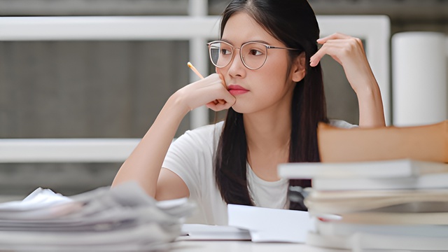 Tại sao c&oacute; một số bộ phận sinh vi&ecirc;n l&ecirc;n đại học lại sa s&uacute;t?- Ảnh 1.