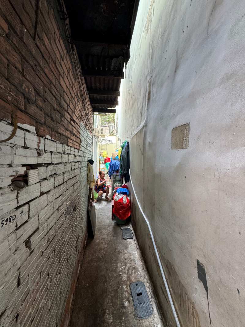 Mả Lạng: “Nghịch lý ổ chuột” giữa lõi đất vàng TP.HCM suốt gần 30 năm- Ảnh 1. Mả Lạng: “Nghịch lý ổ chuột” giữa lõi đất vàng TP.HCM suốt gần 30 năm- Ảnh 1.