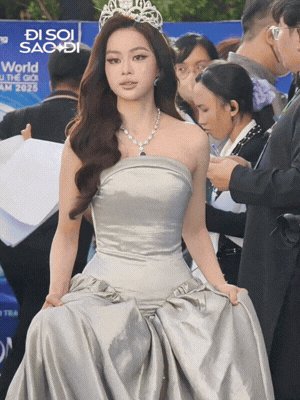 Thảm đỏ Miss World Vietnam 2026: Tiểu Vy , Thanh Thủy v&agrave; những khoảnh khắc ấn tượng - Ảnh 3.