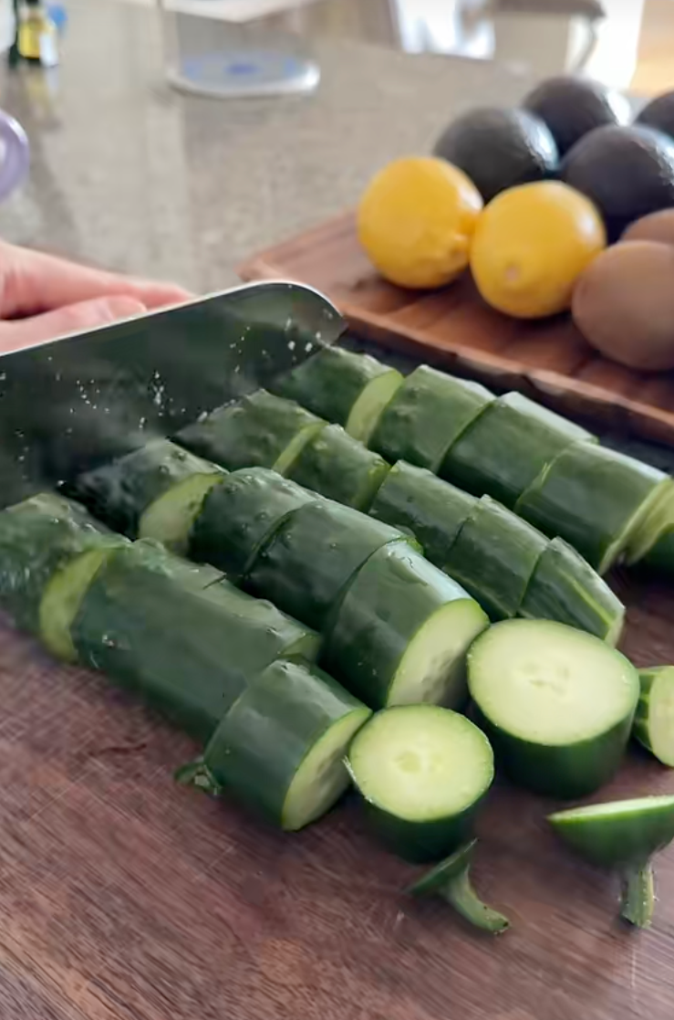 14 ngày detox làn da, vóc dáng với cốc nước xanh lá: Phụ nữ Hàn tin dùng để eo thon dáng chuẩn, da dẻ mịn màng - Ảnh 3. 14 ngày detox làn da, vóc dáng với cốc nước xanh lá: Phụ nữ Hàn tin dùng để eo thon dáng chuẩn, da dẻ mịn màng - Ảnh 3.