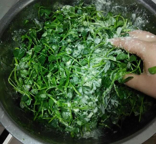 Món ăn từ loại rau giúp thanh nhiệt và bổ gan: 2 món ngon từ cỏ linh lăng - Ảnh 5. Món ăn từ loại rau giúp thanh nhiệt và bổ gan: 2 món ngon từ cỏ linh lăng - Ảnh 5.