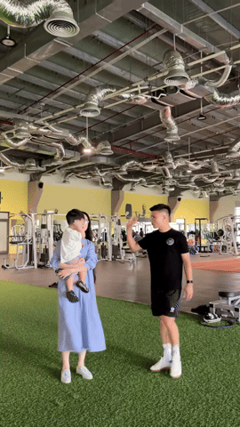 Tương t&aacute;c giữa Đ&igrave;nh Bắc v&agrave; vợ Quang Hải sau bức ảnh g&acirc;y tranh c&atilde;i - Ảnh 3.