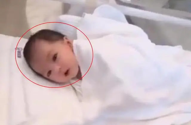 Bé gái vừa chào đời đã nổi như cồn trên mạng: Gương mặt thiên thần khiến dân mạng mê mẩn, y tá thốt lên trăm năm khó gặp! - Ảnh 1.