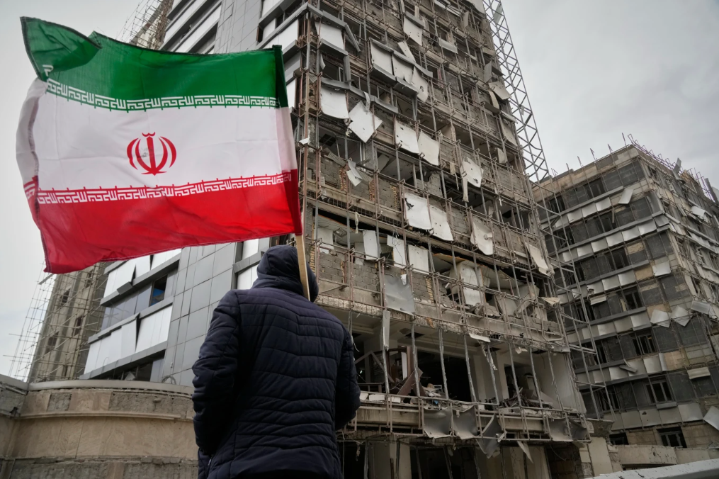 Chùm Ảnh Trung Đông 2026: Cuộc sống trong khói lửa và nỗi sợ hãi của hàng triệu người - Ảnh 10. Chùm Ảnh Trung Đông 2026: Cuộc sống trong khói lửa và nỗi sợ hãi của hàng triệu người - Ảnh 10.