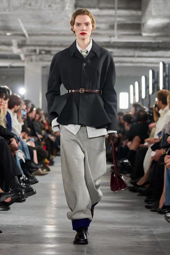 Phong c&aacute;ch New Old Money thể thao: Xu hướng thời trang s&agrave;nh điệu 2026 cho phụ nữ - Ảnh 17.