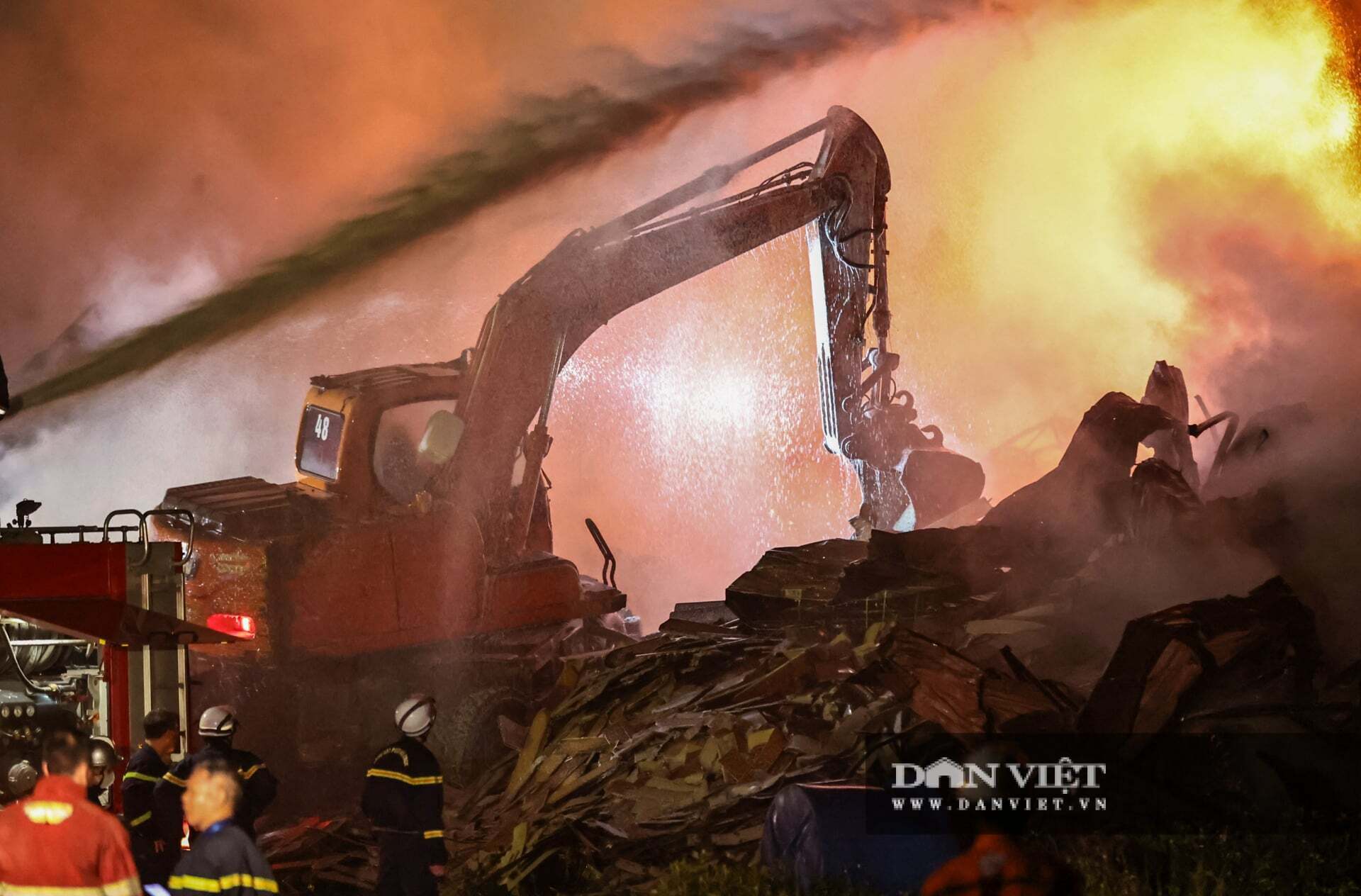 Ch&aacute;y lớn gần bệnh viện K T&acirc;n Triều H&agrave; Nội: Nỗi lo lắng v&agrave; sự cứu hộ khẩn cấp - Ảnh 7.