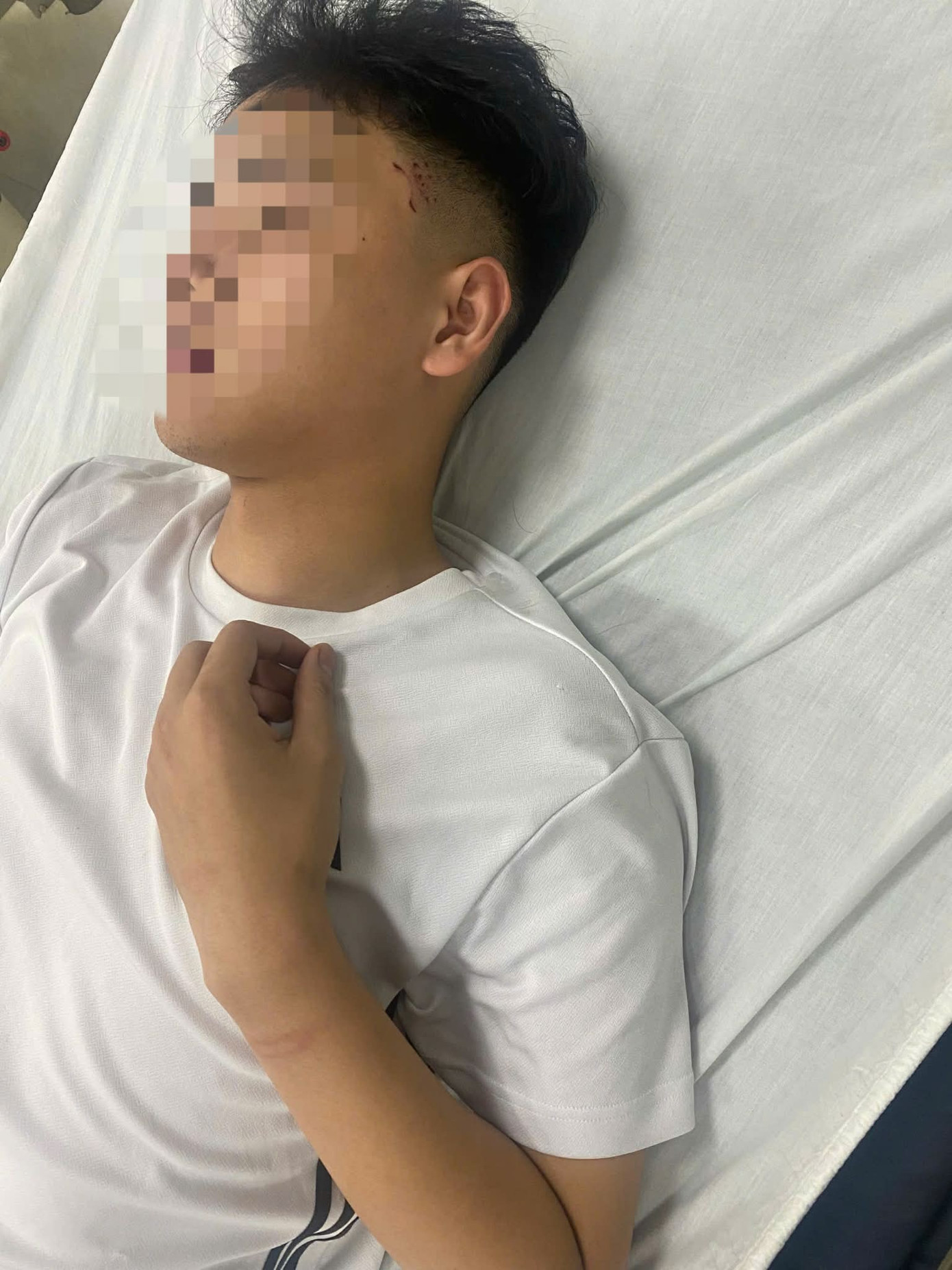 Nh&acirc;n th&acirc;n xấu của đối tượng h&agrave;nh hung nam sinh ở H&agrave; Nội năm 2026 - Ảnh 2.