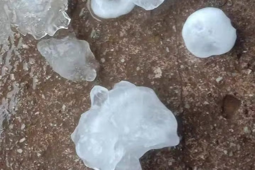 D&ocirc;ng lốc v&agrave; mưa đ&aacute; g&acirc;y thiệt hại lớn tại L&agrave;o Cai v&agrave; Cao Bằng năm 2026 - Ảnh 3.