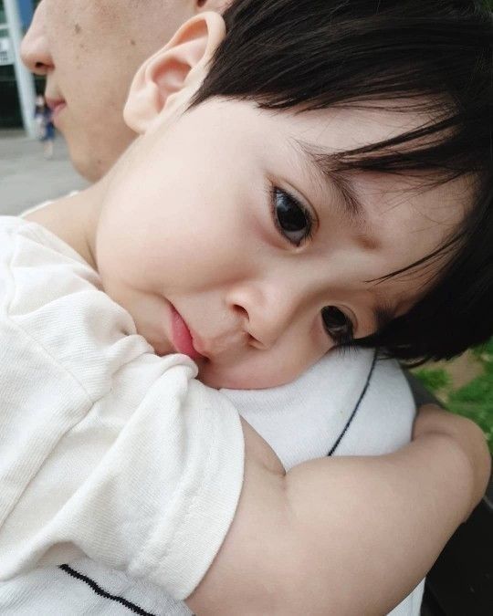 3 câu nói tưởng là an ủi, nhưng càng nói lại càng khiến trẻ 