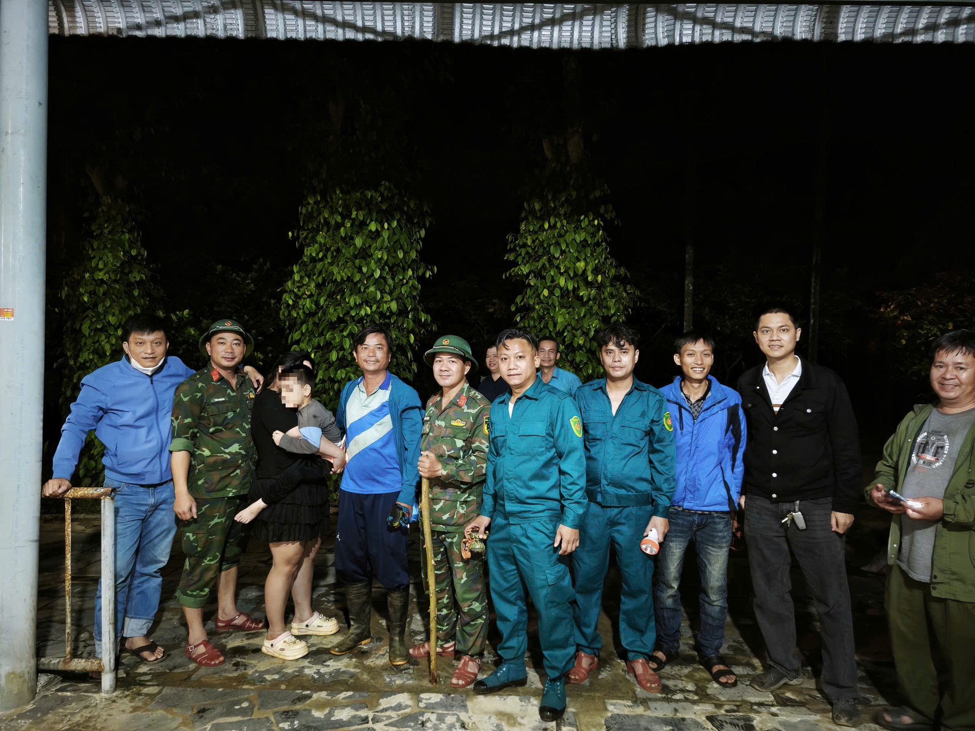 B&eacute; 4 tuổi lạc tr&ecirc;n đồi cả đ&ecirc;m v&igrave; gặp ch&oacute; sủa khi qua nh&agrave; h&agrave;ng x&oacute;m - Ảnh 1.