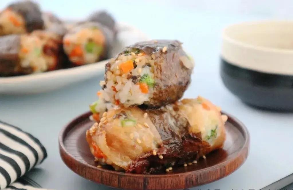 5 c&ocirc;ng thức l&agrave;m cơm nắm si&ecirc;u nhanh d&ugrave;ng ăn s&aacute;ng - trưa - tối đều ngon lại đẹp mắt, nh&igrave;n thấy đ&atilde; m&ecirc; - Ảnh 1.